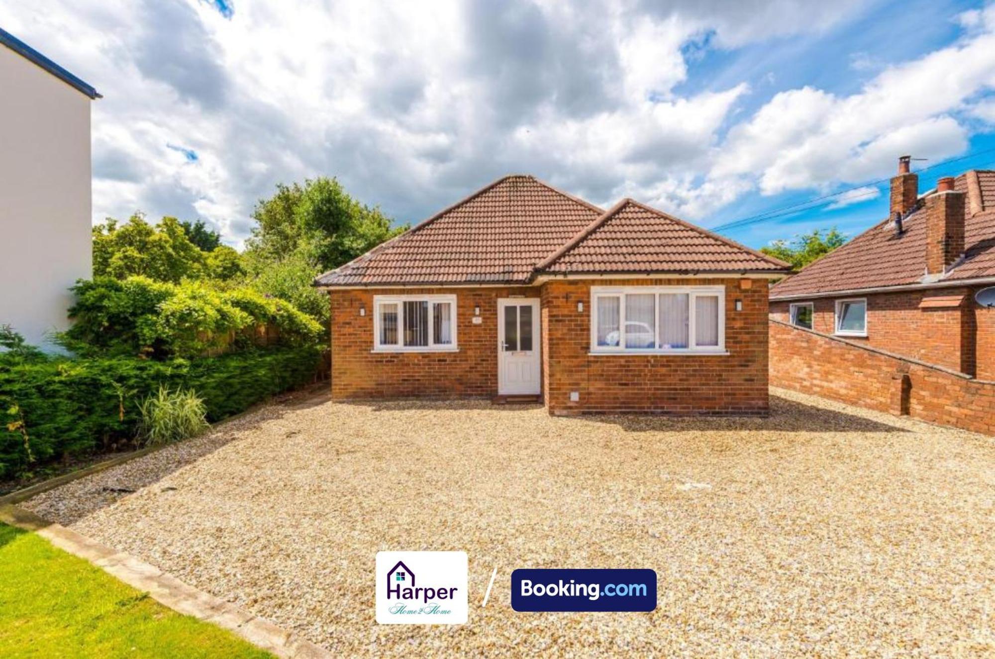 Spacious Detached Bungalow By Harperletting Short Lets & Serviced Accommodation Buckely With Pool Table & Driveway Buckley Экстерьер фото
